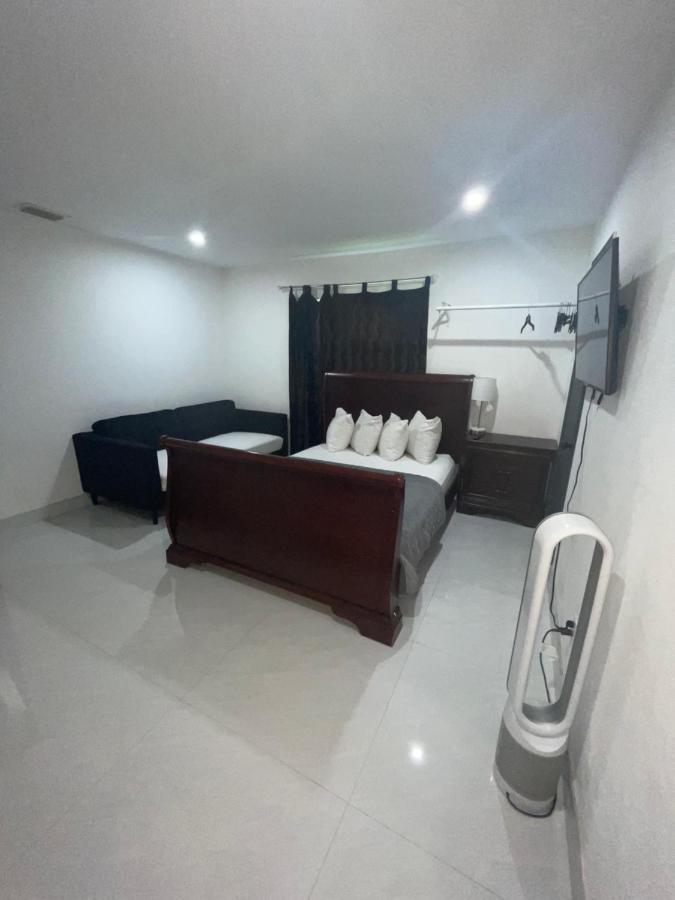 Room & Private Bathroom Бока-Ратон Екстер'єр фото